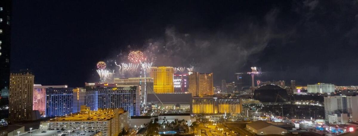 Mgm Signature-25-805 Balcony Strip Sphere F1 Views 拉斯维加斯 外观 照片